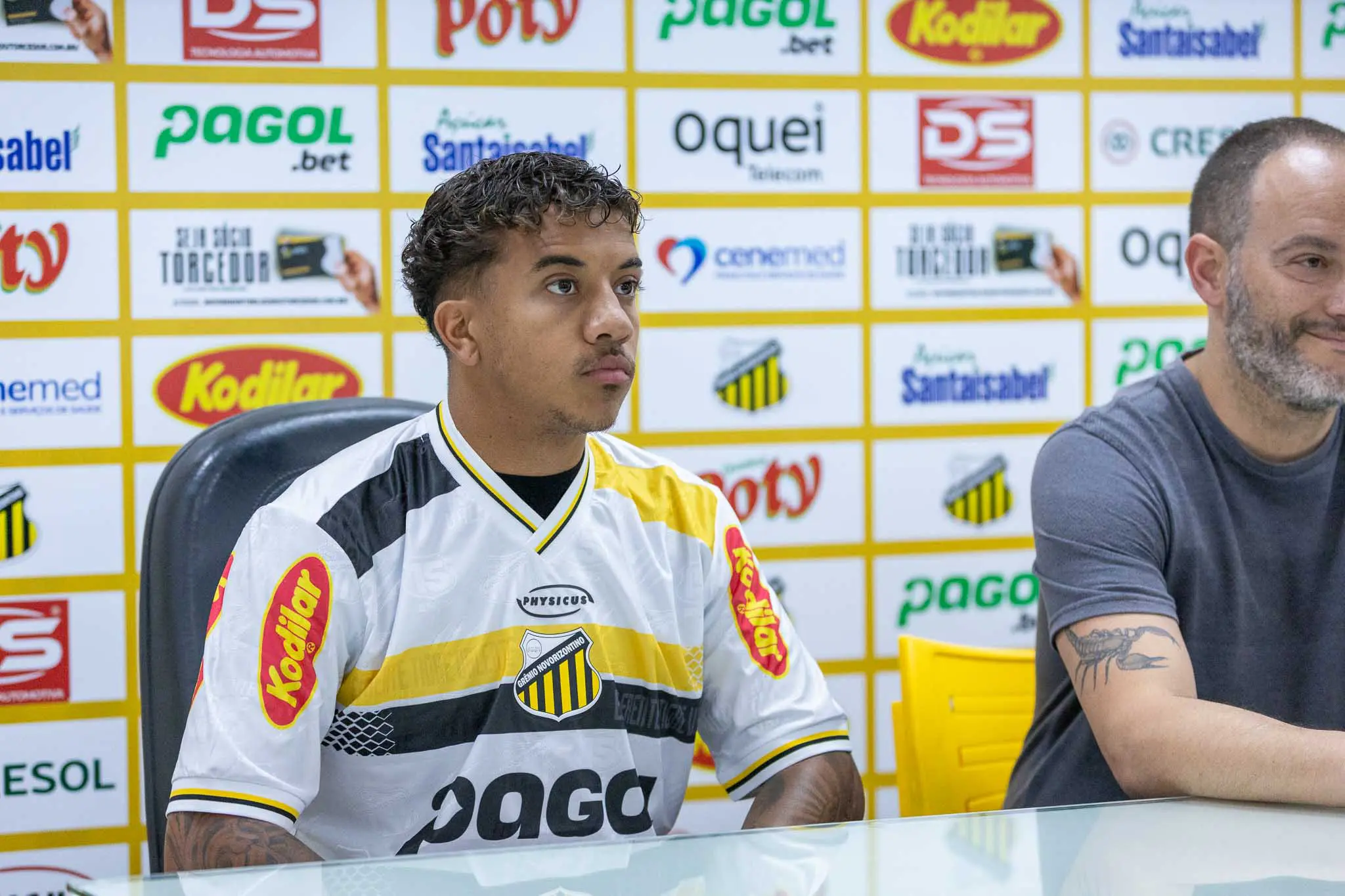 APRES.VINICIUS PAIVA E HÉLIO BORGES9